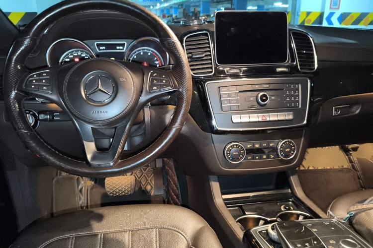 Used Mercedes-Benz CLS  Center Console