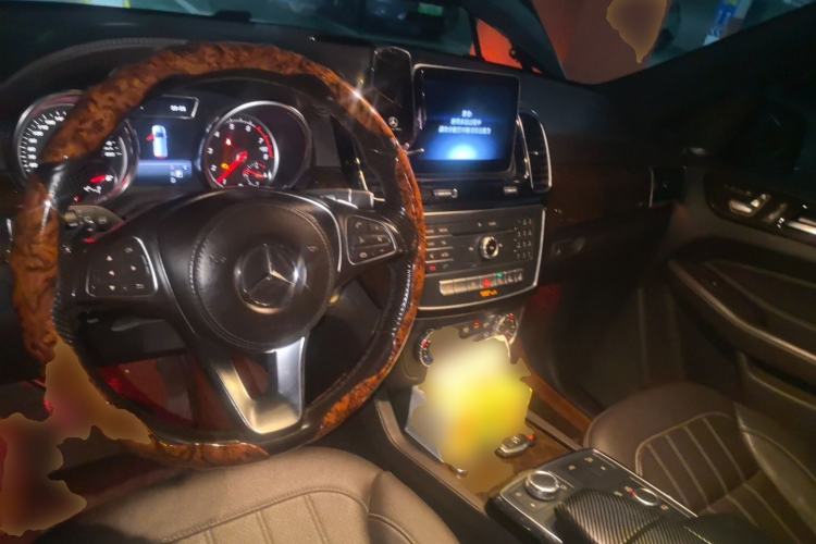 Used Mercedes-Benz CLS  Center Console