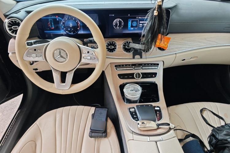 Used Mercedes-Benz CLS 2018 CLS 300 Dynamic Edition Center Console