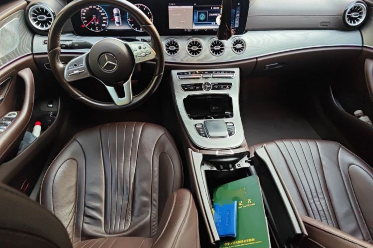 Used Mercedes-Benz CLS 2018 CLS 300 Luxury Model Center Console