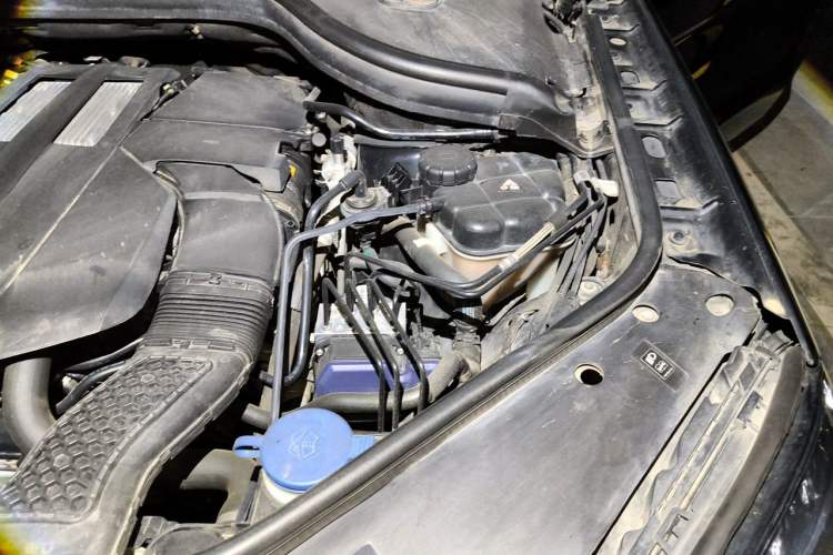 Used Mercedes-Benz CLS  Engine Bay Left