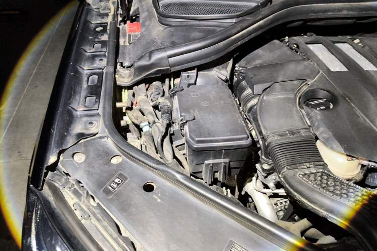 Used Mercedes-Benz CLS  Engine Bay Right