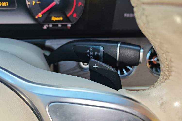 Used Mercedes-Benz CLS 2018 CLS 300 Dynamic Edition Gear Lever