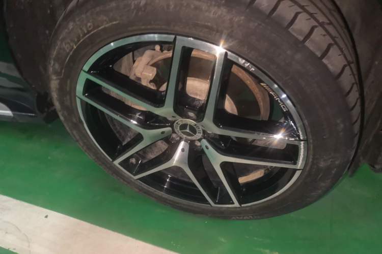 Used Mercedes-Benz CLS  Right Front Wheel Hub