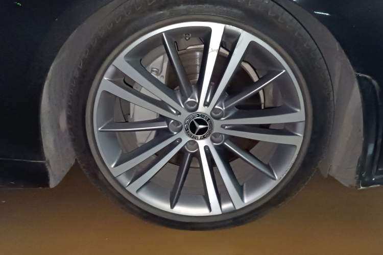 Used Mercedes-Benz CLS 2018 CLS 300 Dynamic Edition Right Front Wheel Hub