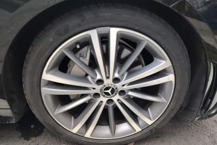 Used Mercedes-Benz CLS 2018 CLS 300 Luxury Model Right Front Wheel Hub