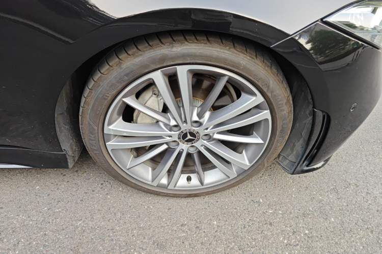 Used Mercedes-Benz CLS 2018 CLS 300 Luxury Model Right Front Wheel Hub