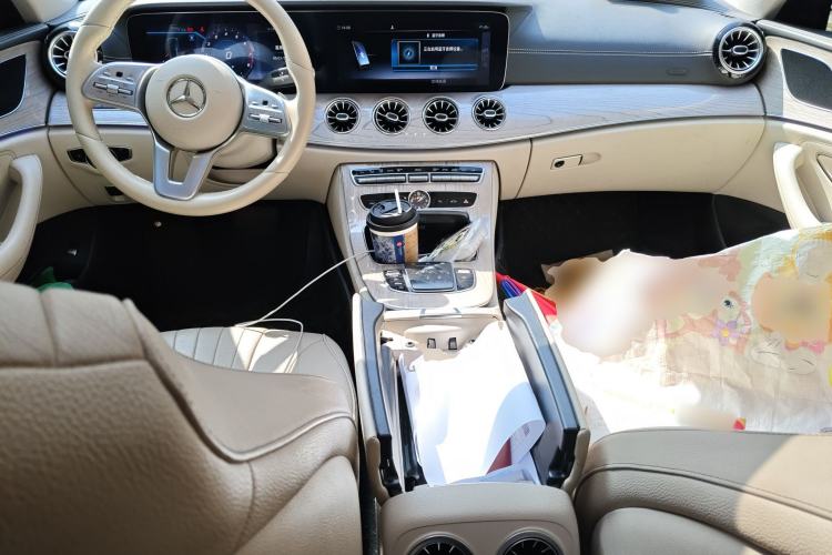 Used Mercedes-Benz CLS 2018 CLS 300 Dynamic Edition Center Console