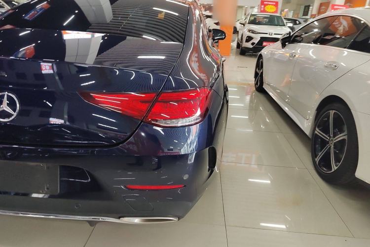 Used Mercedes-Benz CLS 2018 CLS 300 Luxury Model Exterior 6