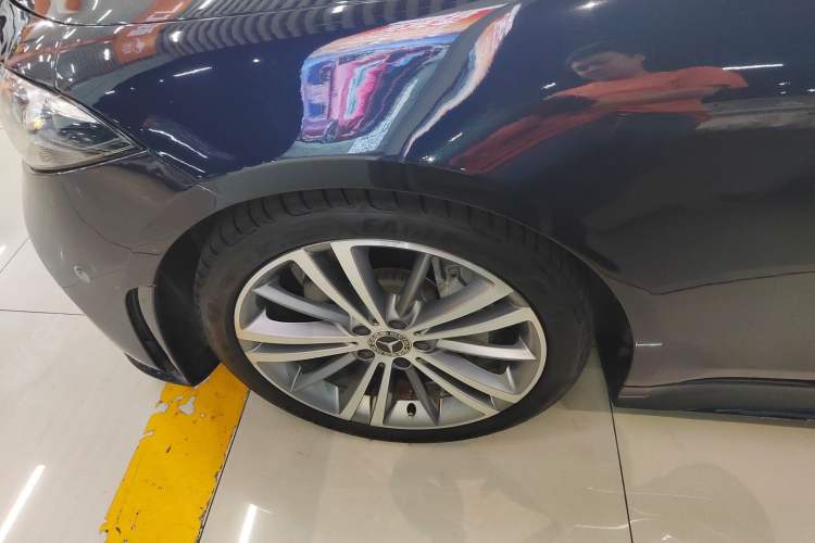Used Mercedes-Benz CLS 2018 CLS 300 Luxury Model Exterior 7