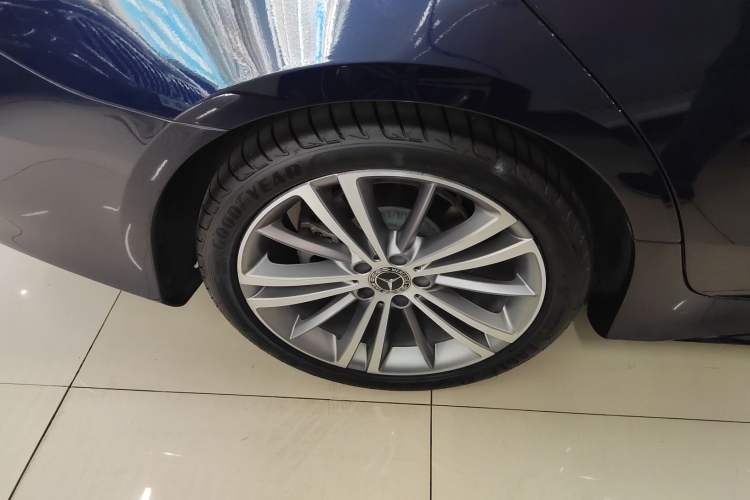 Used Mercedes-Benz CLS 2018 CLS 300 Luxury Model Exterior 8