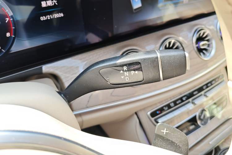 Used Mercedes-Benz CLS 2018 CLS 300 Dynamic Edition Gear Lever