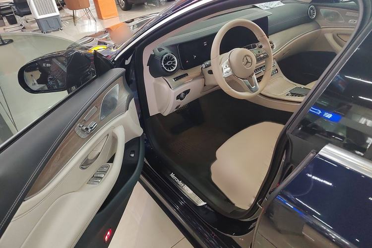 Used Mercedes-Benz CLS 2018 CLS 300 Luxury Model Interior 3