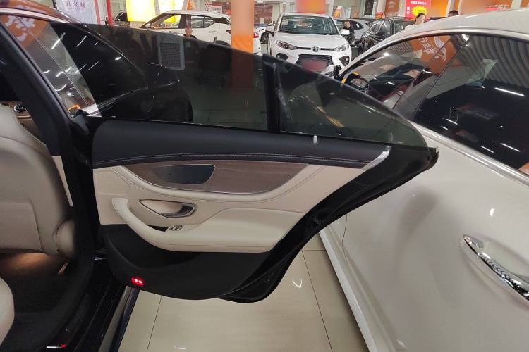 Used Mercedes-Benz CLS 2018 CLS 300 Luxury Model Interior 6