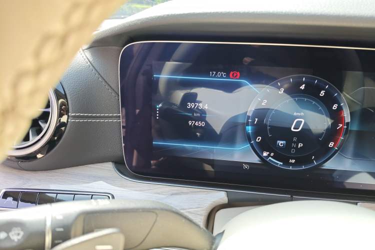 Used Mercedes-Benz CLS 2018 CLS 300 Dynamic Edition Odometer Close Up