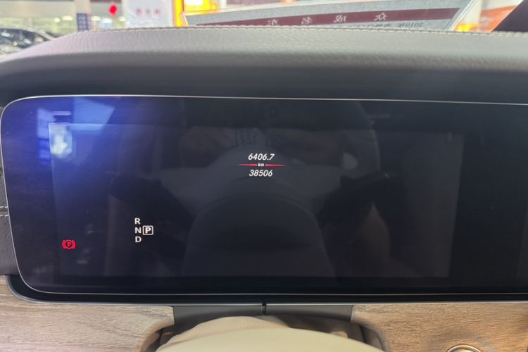 Used Mercedes-Benz CLS 2018 CLS 300 Luxury Model Odometer Close Up