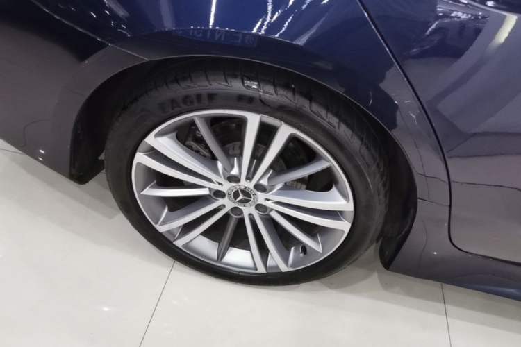 Used Mercedes-Benz CLS 2018 CLS 300 Luxury Model Right Rear Wheel Hub