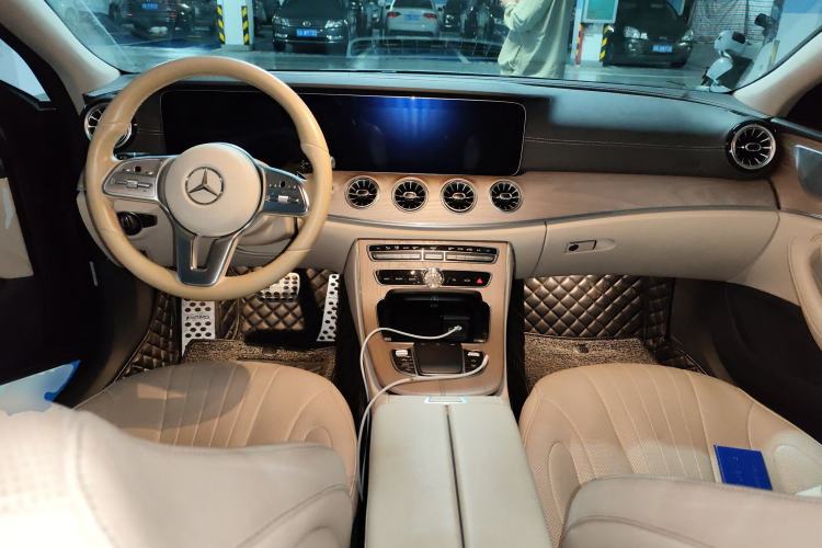 Used Mercedes-Benz CLS 2018 CLS 350 4MATIC Center Console