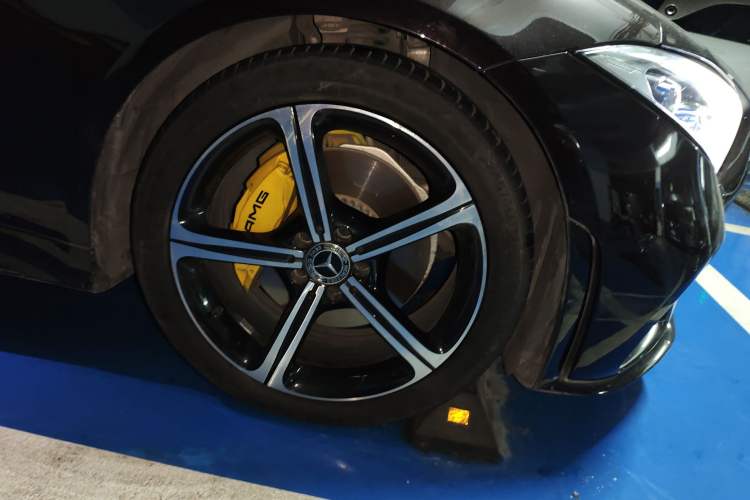 Used Mercedes-Benz CLS 2018 CLS 350 4MATIC Right Front Wheel Hub
