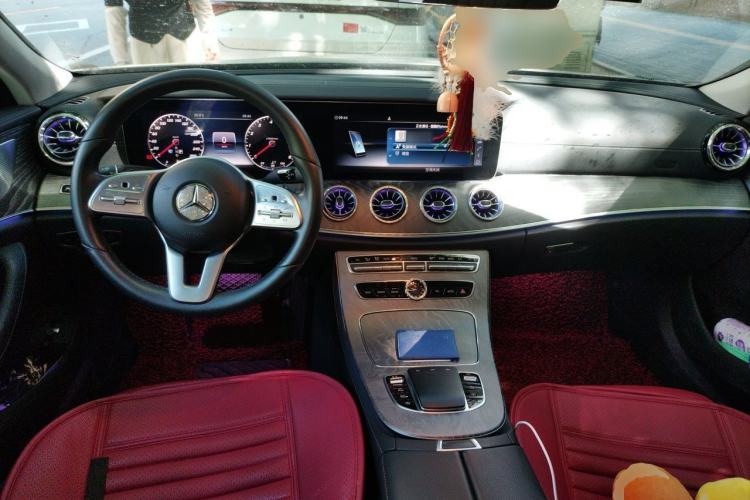 Used Mercedes-Benz CLS 2018 CLS 300 Dynamic Edition Center Console