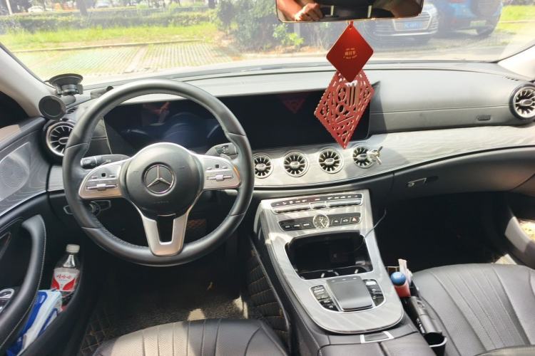 Used Mercedes-Benz CLS 2018 CLS 300 Dynamic Edition Center Console