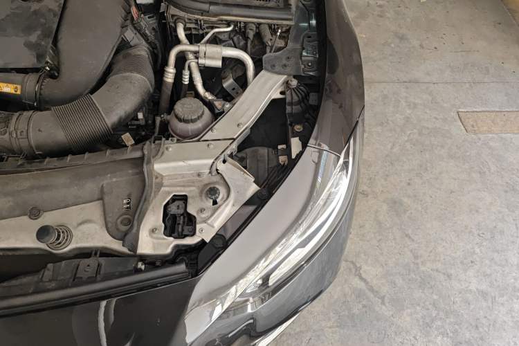 Used Mercedes-Benz CLS 2018 CLS 350 4MATIC Engine Bay Left