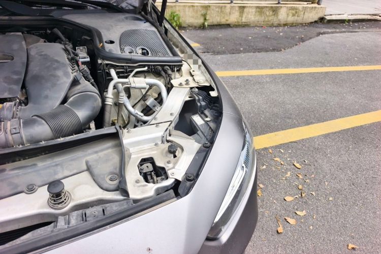 Used Mercedes-Benz CLS 2018 CLS 300 Dynamic Edition Engine Bay Left