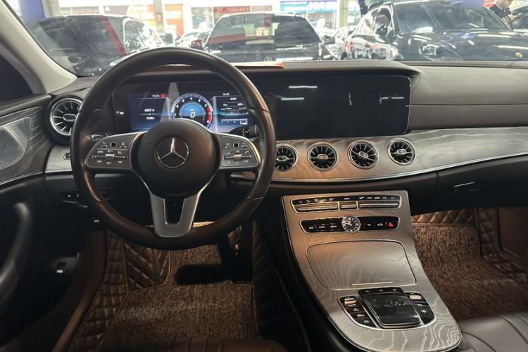Used Mercedes-Benz CLS 2018 CLS 300 Luxury Model Interior 2