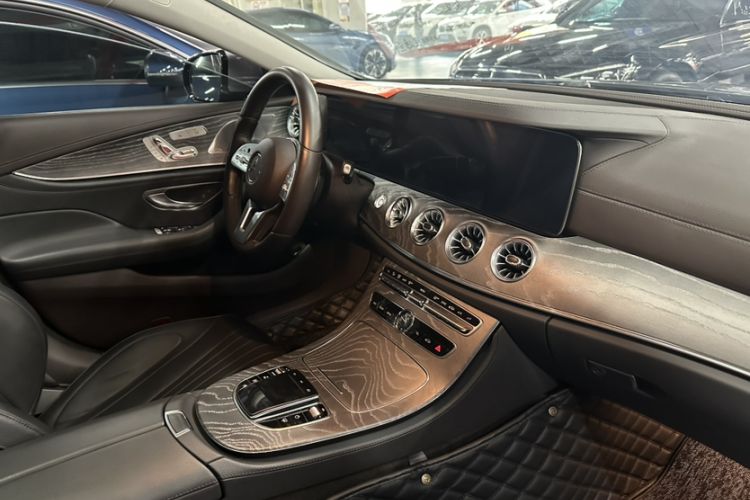 Used Mercedes-Benz CLS 2018 CLS 300 Luxury Model Interior 4