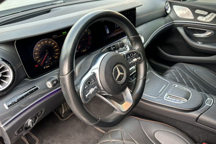 Used Mercedes-Benz CLS 2018 CLS 350 4MATIC Avantgarde Special Edition Interior 4