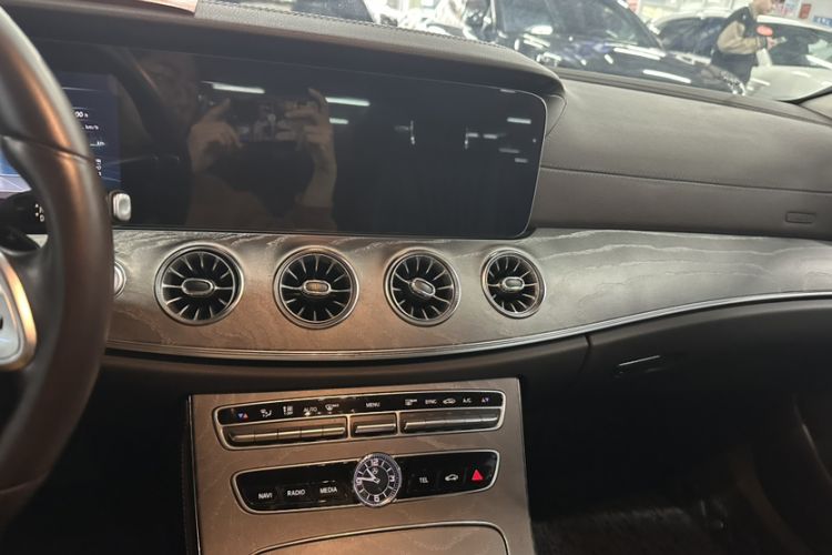 Used Mercedes-Benz CLS 2018 CLS 300 Luxury Model Interior 5