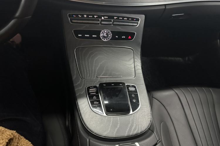 Used Mercedes-Benz CLS 2018 CLS 300 Luxury Model Interior 6