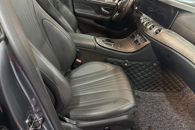 Used Mercedes-Benz CLS 2018 CLS 300 Luxury Model Interior 9