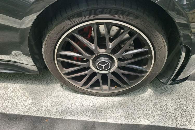 Used Mercedes-Benz CLS 2018 CLS 350 4MATIC Right Front Wheel Hub