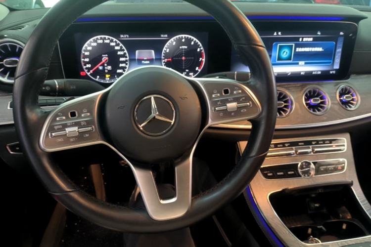 Used Mercedes-Benz CLS 2018 CLS 300 Dynamic Edition Center Console