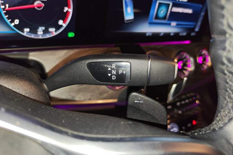 Used Mercedes-Benz CLS 2018 CLS 300 Dynamic Edition Gear Lever