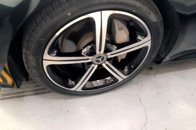 Used Mercedes-Benz CLS 2018 CLS 300 Dynamic Edition Left Front Wheel Hub