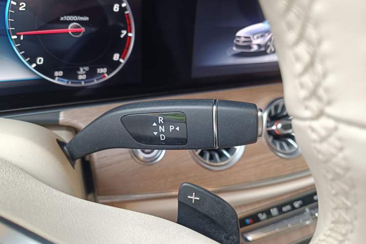 Used Mercedes-Benz CLS 2018 CLS 300 Dynamic Edition Gear Lever