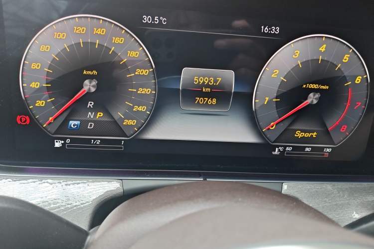 Used Mercedes-Benz CLS 2018 CLS 300 Dynamic Edition Odometer Close Up