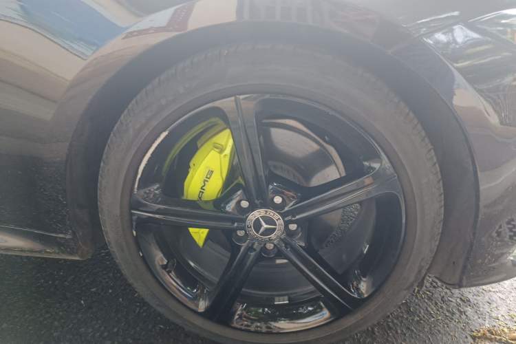Used Mercedes-Benz CLS 2018 CLS 300 Dynamic Edition Right Front Wheel Hub