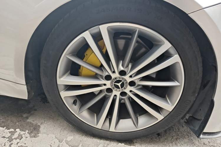 Used Mercedes-Benz CLS 2018 CLS 300 Dynamic Edition Right Front Wheel Hub