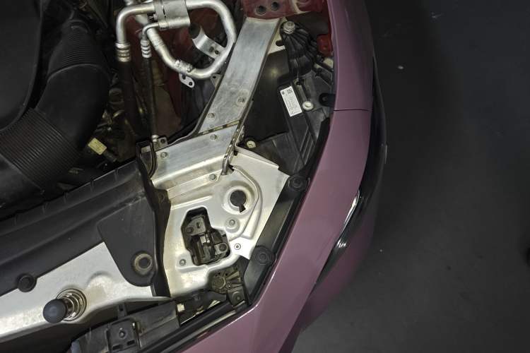Used Mercedes-Benz CLS 2018 CLS 300 Luxury Model Engine Bay Left