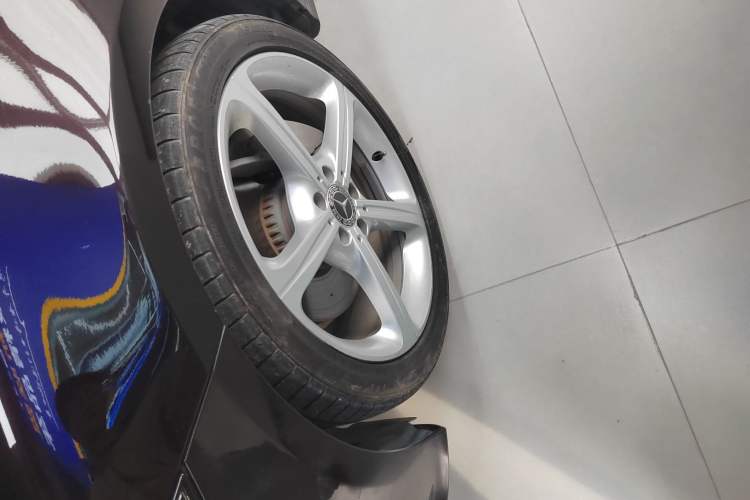 Used Mercedes-Benz CLS 2018 CLS 300 Dynamic Edition Left Front Wheel Hub