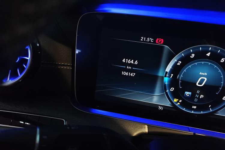 Used Mercedes-Benz CLS 2018 CLS 300 Luxury Model Odometer Close Up