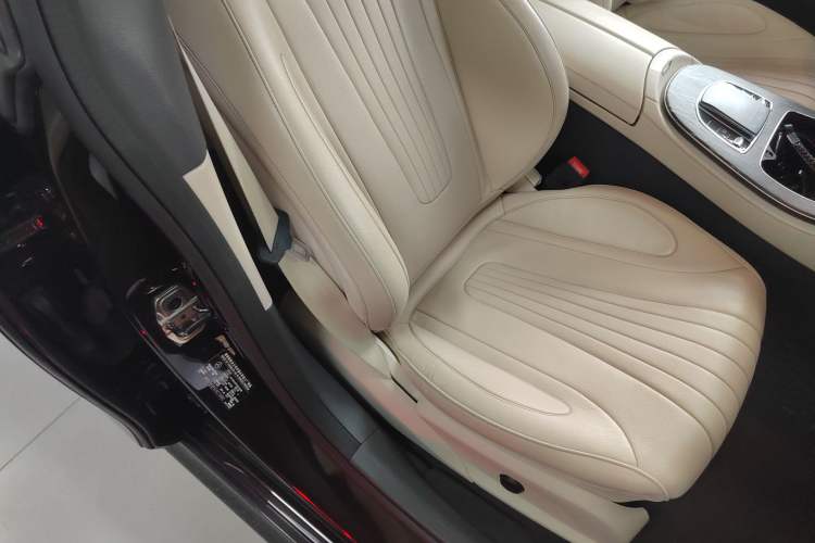 Used Mercedes-Benz CLS 2018 CLS 300 Dynamic Edition Right Front Seat