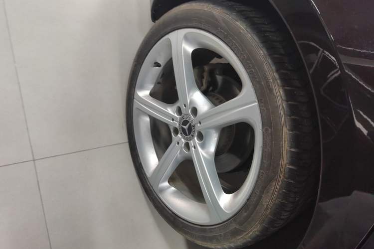 Used Mercedes-Benz CLS 2018 CLS 300 Dynamic Edition Right Rear Wheel Hub