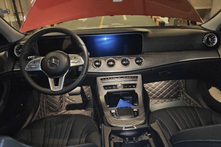 Used Mercedes-Benz CLS 2018 CLS 300 Luxury Model Center Console