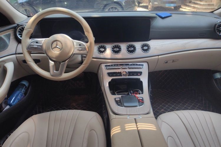 Used Mercedes-Benz CLS 2018 CLS 300 Dynamic Edition Center Console