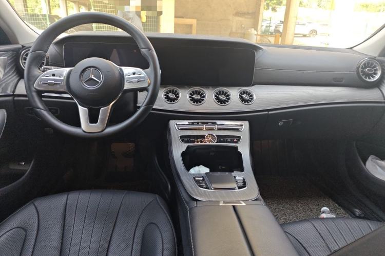 Used Mercedes-Benz CLS 2018 CLS 350 4MATIC Center Console