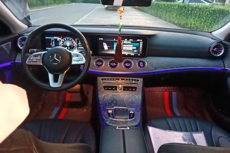 Used Mercedes-Benz CLS 2018 CLS 350 4MATIC Center Console